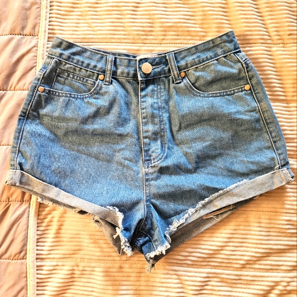 Princess Polly Classic Blue Jean Shorts Distressed Size 6 - Picture 1 of 6